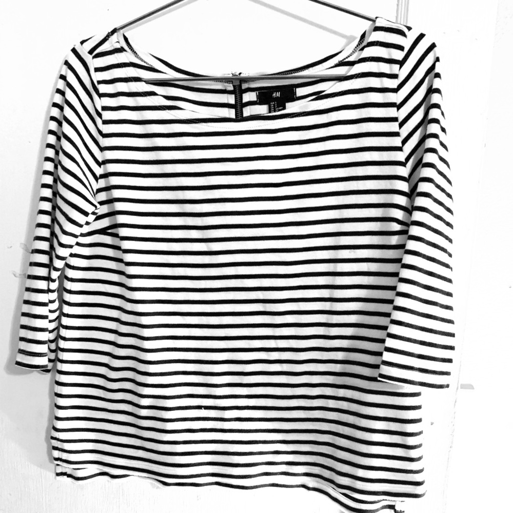 H&M navy blue and white striped quarter length top